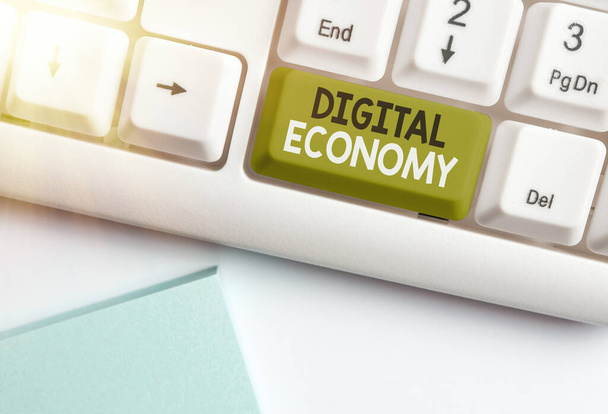 Metin işareti Dijital Ekonomi 'yi gösteriyor. Dünya çapında ekonomik aktivite ve teknoloji ağı kavramsal fotoğraf. - Fotoğraf, Görsel