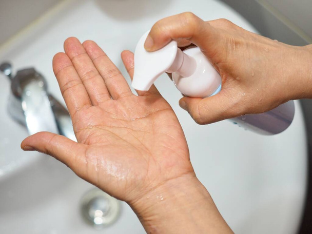 Proces mycia rąk, zapobieganie zakażeniom - Zdjęcie, obraz