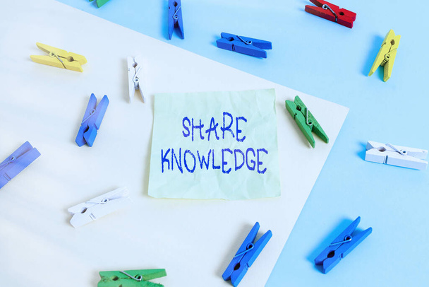 Writing note showing Share Knowledge. Business photo showcasing teaching others what I learnt before Giving lectures Colored clothespin paper reminder with yellow blue background. - Foto, Bild