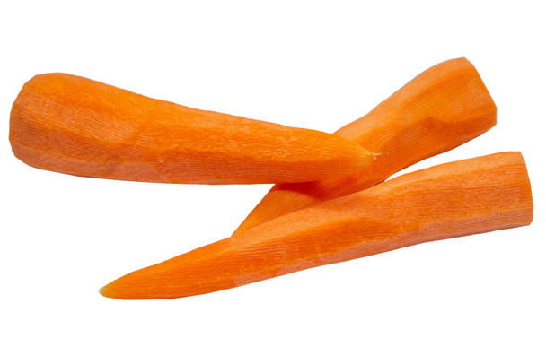 Zanahorias peladas sobre un fondo blanco. Ingredientes para cocinar
. - Foto, Imagen