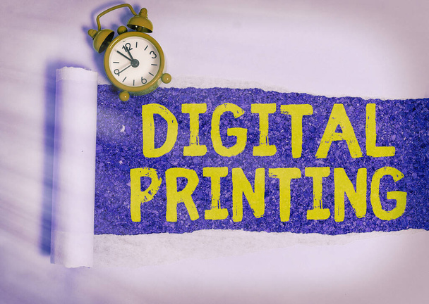 Käsitteellinen käsin kirjoittaminen osoittaa Digital Printing. Business valokuva teksti digitaalinen pohjainen kuvia suoraan erilaisia medioita
. - Valokuva, kuva