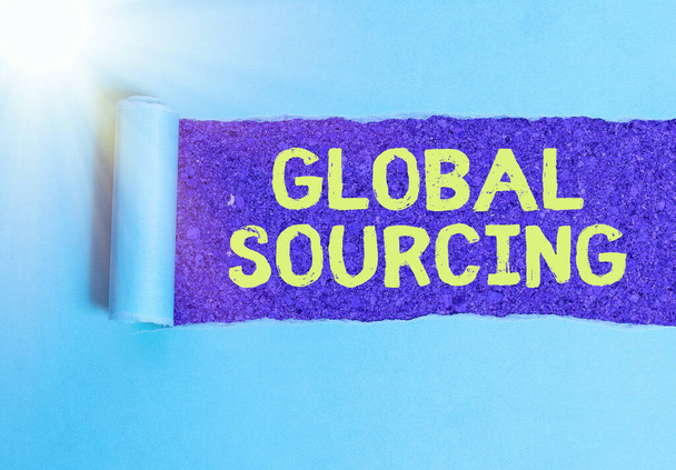 Teksti merkki osoittaa Global Sourcing. Käsitteellinen valokuvauskäytäntö hankittaessa tavaroita maailmanmarkkinoilta
. - Valokuva, kuva
