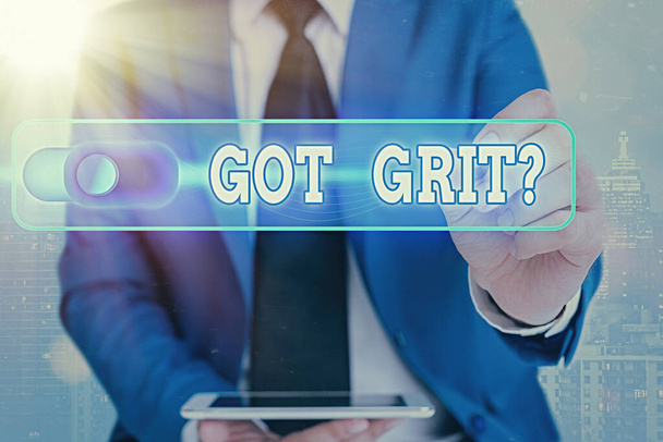 Escrevendo uma nota mostrando Got Grit Question. Foto de negócios mostrando um trabalho duro com perseverança para o objetivo desejado
. - Foto, Imagem