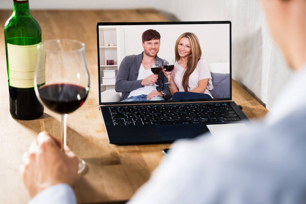 Virtual Wine Tasting By Friends Over Internet Using Video Conference - Foto, Imagen
