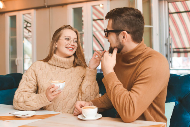 Young couple drinking coffee in cafe - Fotoğraf, Görsel