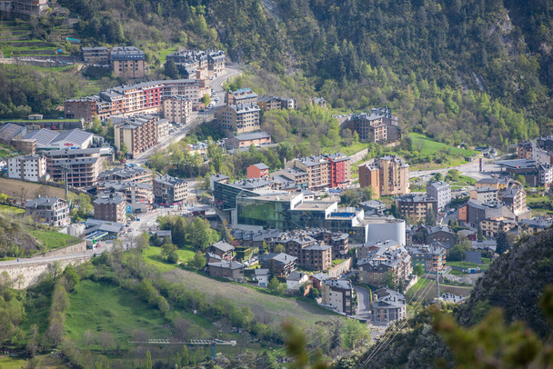 Cityscape of Encamp v Andorře na jaře. - Fotografie, Obrázek