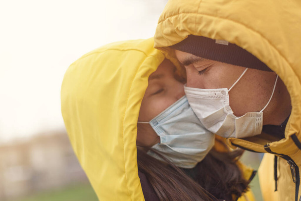 closeup kissing couple in medical mask, love in quarantine time , distance concept - Foto, Imagen