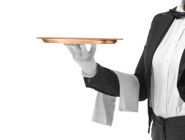 Bellissimo cameriere femminile con vassoio vuoto su sfondo bianco
 - Foto, immagini