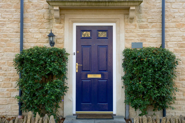 Σύγχρονη μπροστινή πόρτα, βαμμένο μπλε - Φωτογραφία, εικόνα