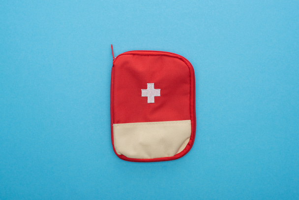 top view of red first aid kit on blue background - Fotografie, Obrázek
