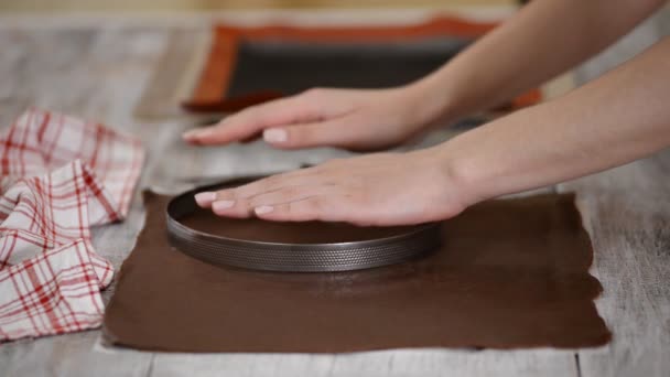 Confectioner prepares chocolate tart at kitchen. - Footage, Video