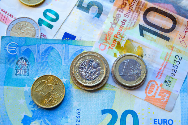 Euro and Pund coins and banknotes; Euro vs Pound - Foto, Bild