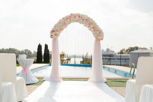 decorazione di nozze, arco e floristica, cerimonie di visita, dettagli
 - Foto, immagini