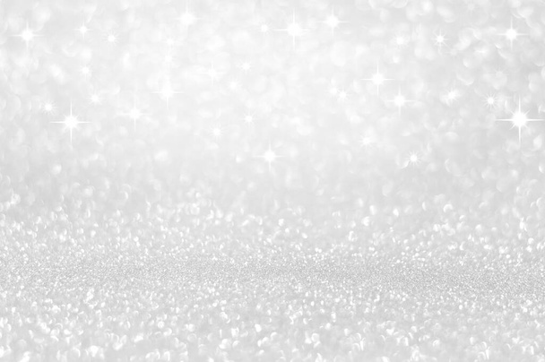 Stříbrné třpytivé vánoční osvětlení. Rozmazané pozadí abstraktní - Fotografie, Obrázek