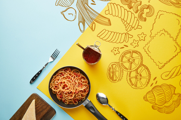tasainen makasi herkullista spagettia tomaattikastikkeella parmesaanilla sinisellä ja keltaisella taustalla vihannesten kuvituksella
 - Valokuva, kuva