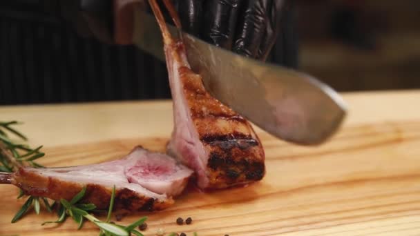 The cook cuts the grilled meat - Video