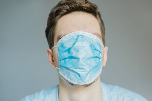 Young man in a mask over his entire face due to coronavirus infection - Photo, Image