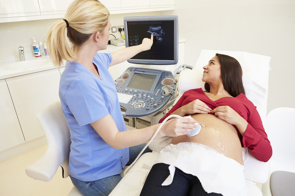 Pregnant Woman in clinic - 写真・画像