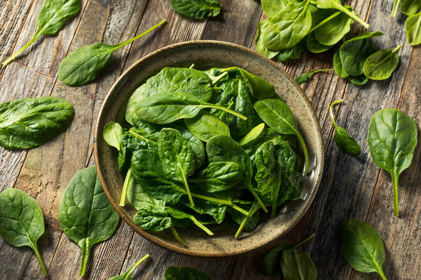 Raw Organic Fresh Baby Spinach in a Bowl - Фото, зображення