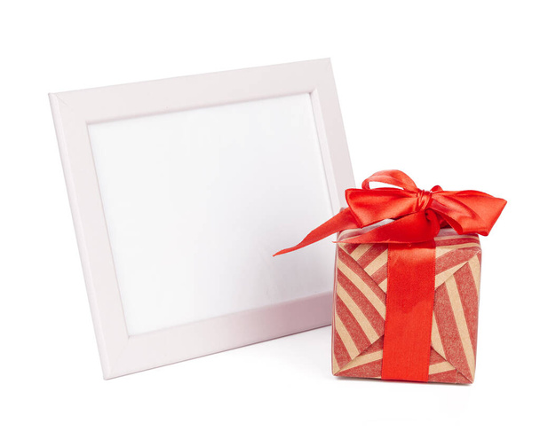 gift box with ribbon bow isolated on white background - Zdjęcie, obraz