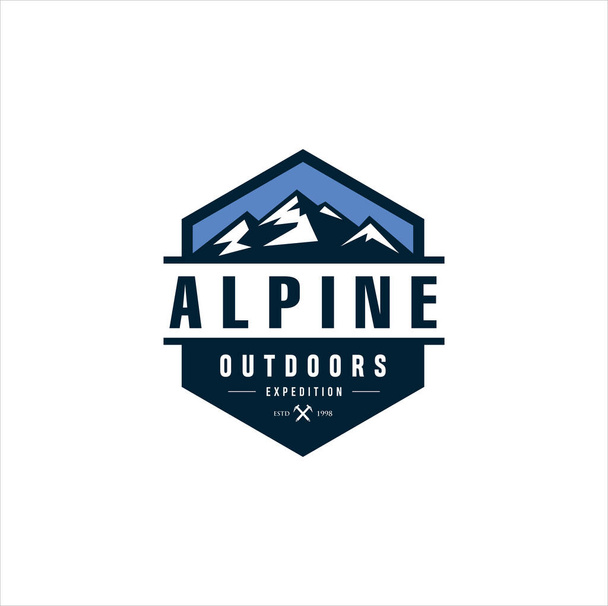 Alpine Dağı Macera Logosu. Dağ Logosu Tasarımı, Yürüyüş, Kamp, Keşif ve Açık Hava Macerası. Doğayı Keşfeden - Vektör, Görsel