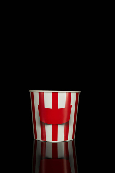 empty classic red and white paper striped bucket - Zdjęcie, obraz
