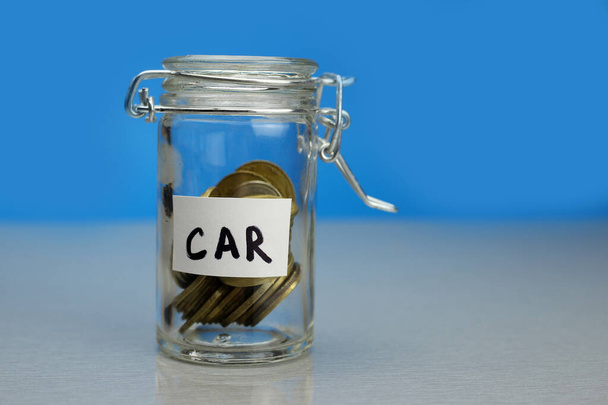 Λέξη αυτοκινήτου για κουμπαράς, money box, βάζο με κέρματα - Φωτογραφία, εικόνα