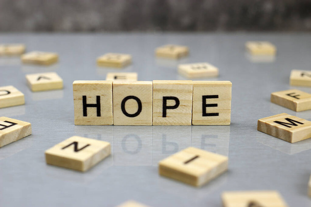 Слово надія з дерев'яних літер
 - Фото, зображення