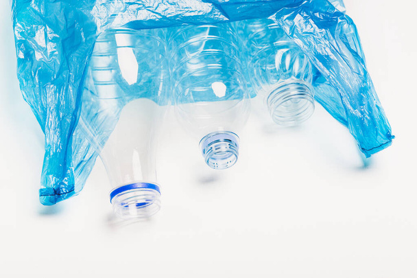 Plastic dishes in a blue bag on a white background - Photo, Image