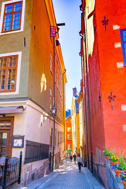 ストックホルムの狭い通り。スウェーデンの首都の旧市街(gamla stan) 。中世建築の写真. - 写真・画像