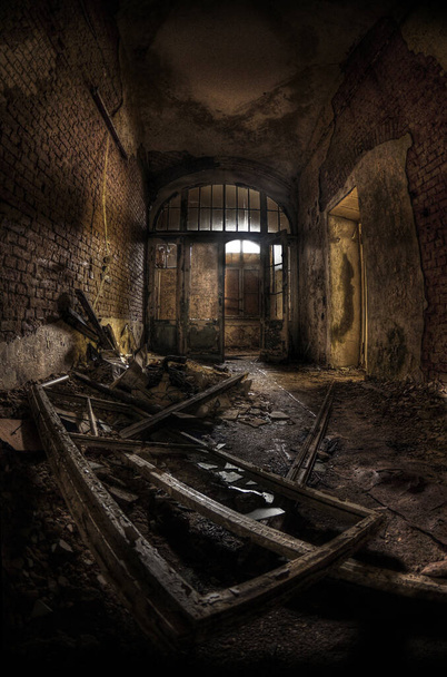 Sanatório hospitalar abandonado Beelitz Heilstaetten, Alemanha
 - Foto, Imagem
