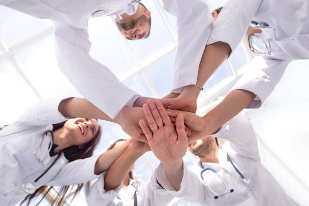 group of diverse medical professionals showing their unity. - Foto, Bild