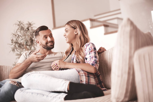 loving couple relaxing on the couch on a free evening - Foto, imagen