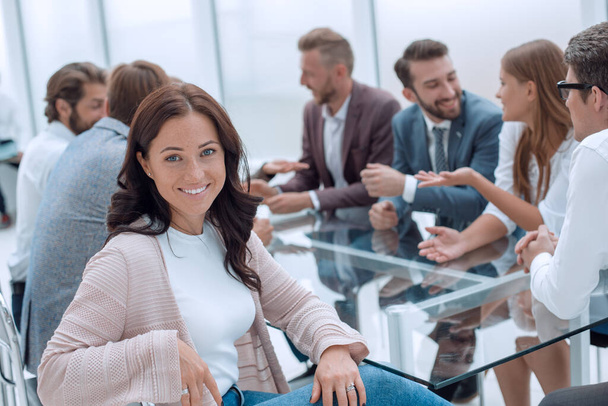 young business woman sitting at corporate business team meeting . - Foto, Bild