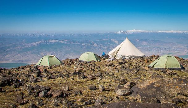 campement de tente sur la pente d'Ararat
 - Photo, image