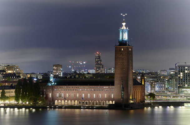 Stockholm városháza található Kungsholmen központi Stockholm. Itt van Stockholm város közigazgatási, hanem a gyönyörű party terem Blue Hall. A Nobel-díj átadása után minden évben a Kék Csarnokban rendezik meg a nagy Nobel-díjat.. - Fotó, kép