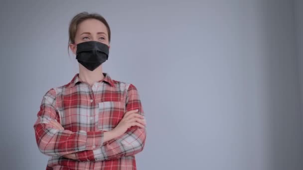 Slow motion: woman wearing black medical face mask, looking away at home - Footage, Video