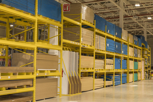 Warehouse of materials for construction. Big warehouse - Foto, imagen