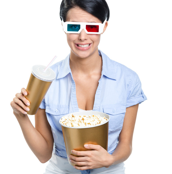 Девушка в 3D очках с напитками и попкорном
 - Фото, изображение