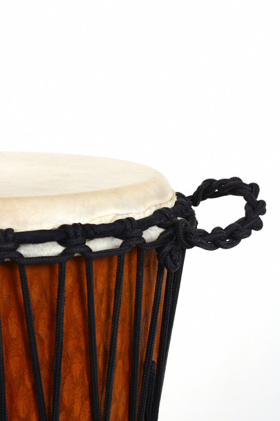djembe, percusión africana, tambor de madera hecho a mano con piel de cabra
 - Foto, imagen