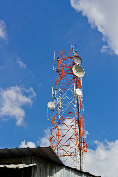 Πύργος τηλεπικοινωνιών - Φωτογραφία, εικόνα