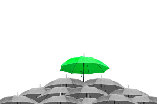 濃い傘の上に緑の傘。白い背景に隔離され. - 写真・画像