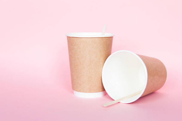 Set with disposable environmental paper utensils on pink background - Foto, imagen
