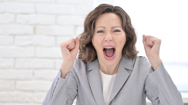Frustrated Old Woman Screaming Loud, Anger - Φωτογραφία, εικόνα