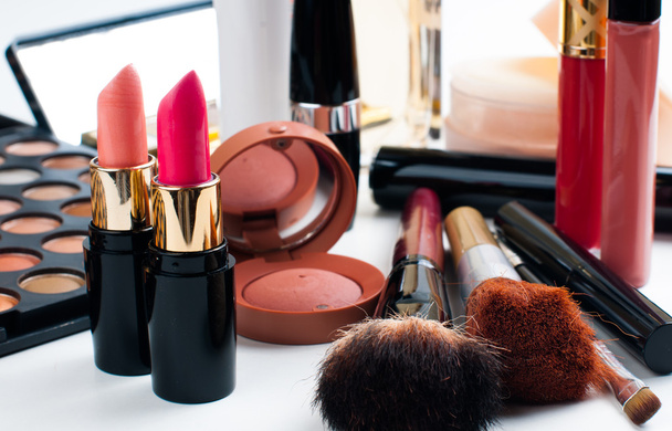 Conjunto de maquillaje y cosméticos
 - Foto, Imagen