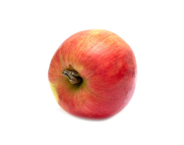 Beyaz arka planda izole edilmiş olgun kırmızı-sarı elmalar. Meyve.. - Fotoğraf, Görsel