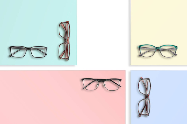 Композиція з багатьох різних окулярів класичного стилю на квадратних трибунах різних кольорів
. - Фото, зображення
