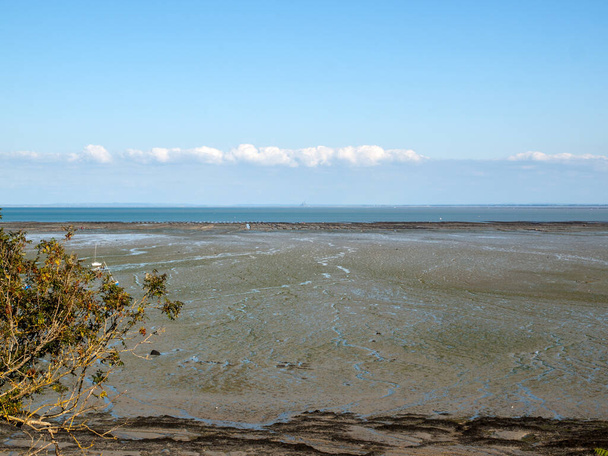 Θέα της ακτής μεταξύ Cancale και Μον Σεν Μισέλ - Φωτογραφία, εικόνα