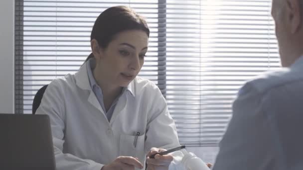 Doctor talking with a patient and prescribing medicines - Footage, Video