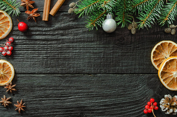 Christmas fir tree branches and pine cones on wooden dark, black background. - Foto, immagini